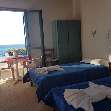 Taverna Akrogiali Loutrón Luaran gambar