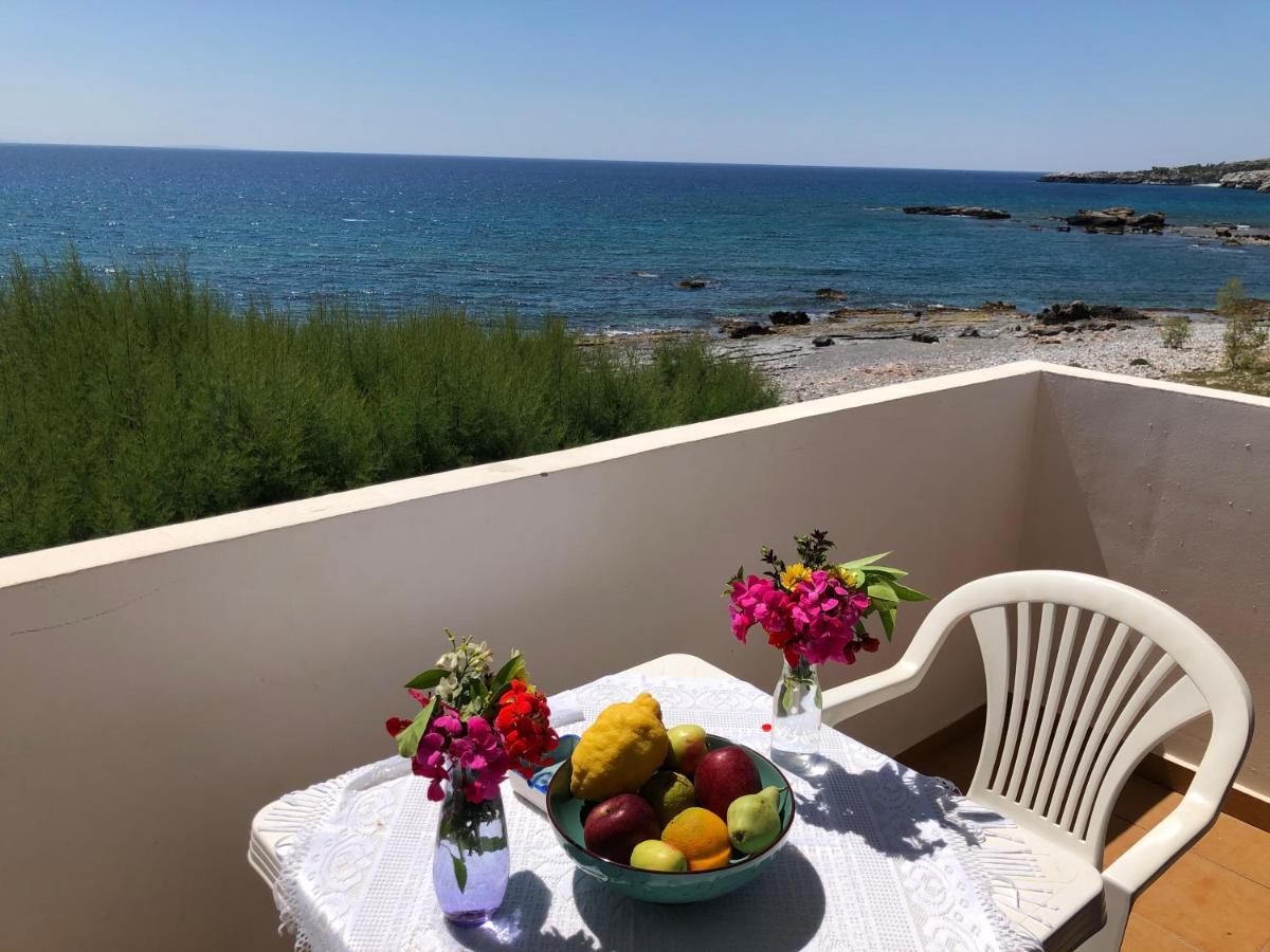 Taverna Akrogiali Loutrón Luaran gambar