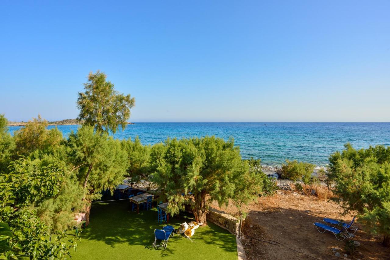 Taverna Akrogiali Loutrón Luaran gambar