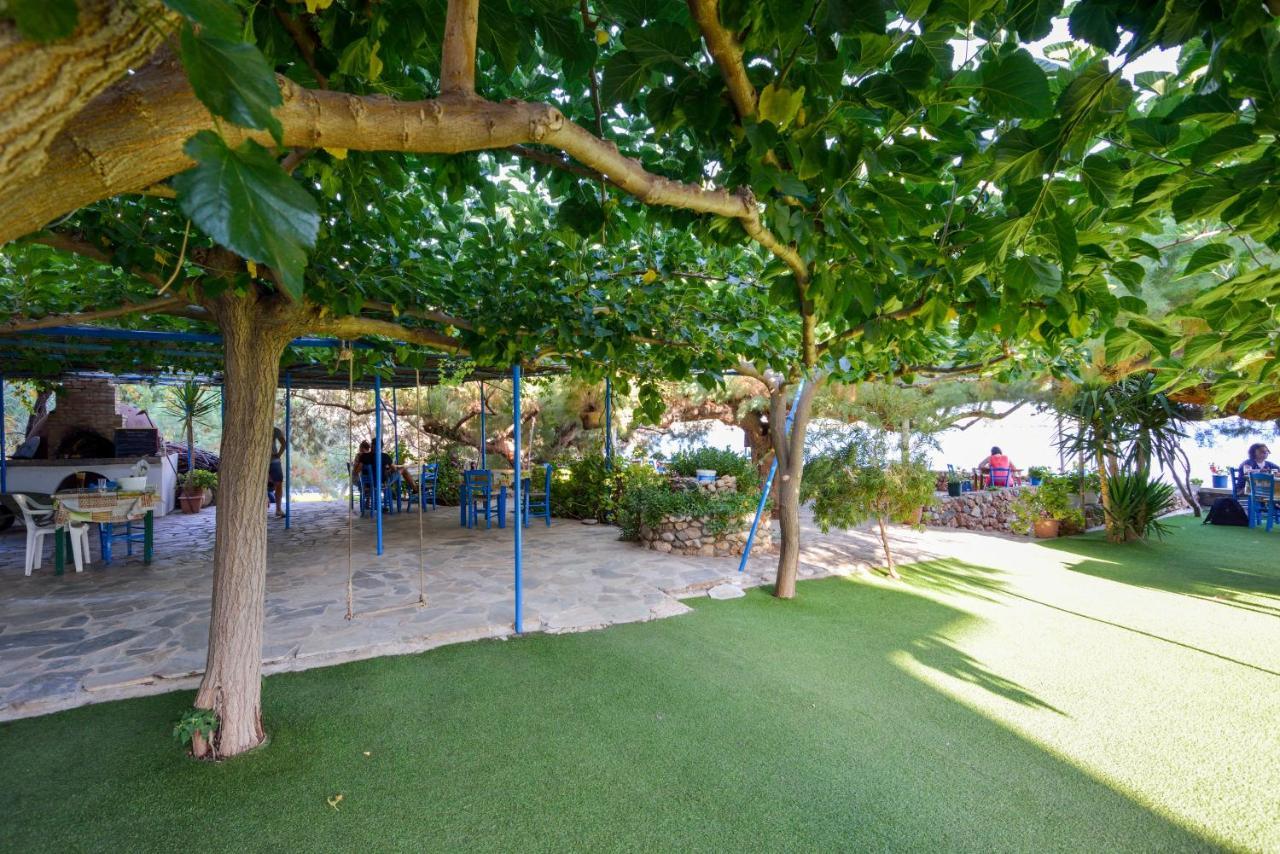 Taverna Akrogiali Loutrón Luaran gambar