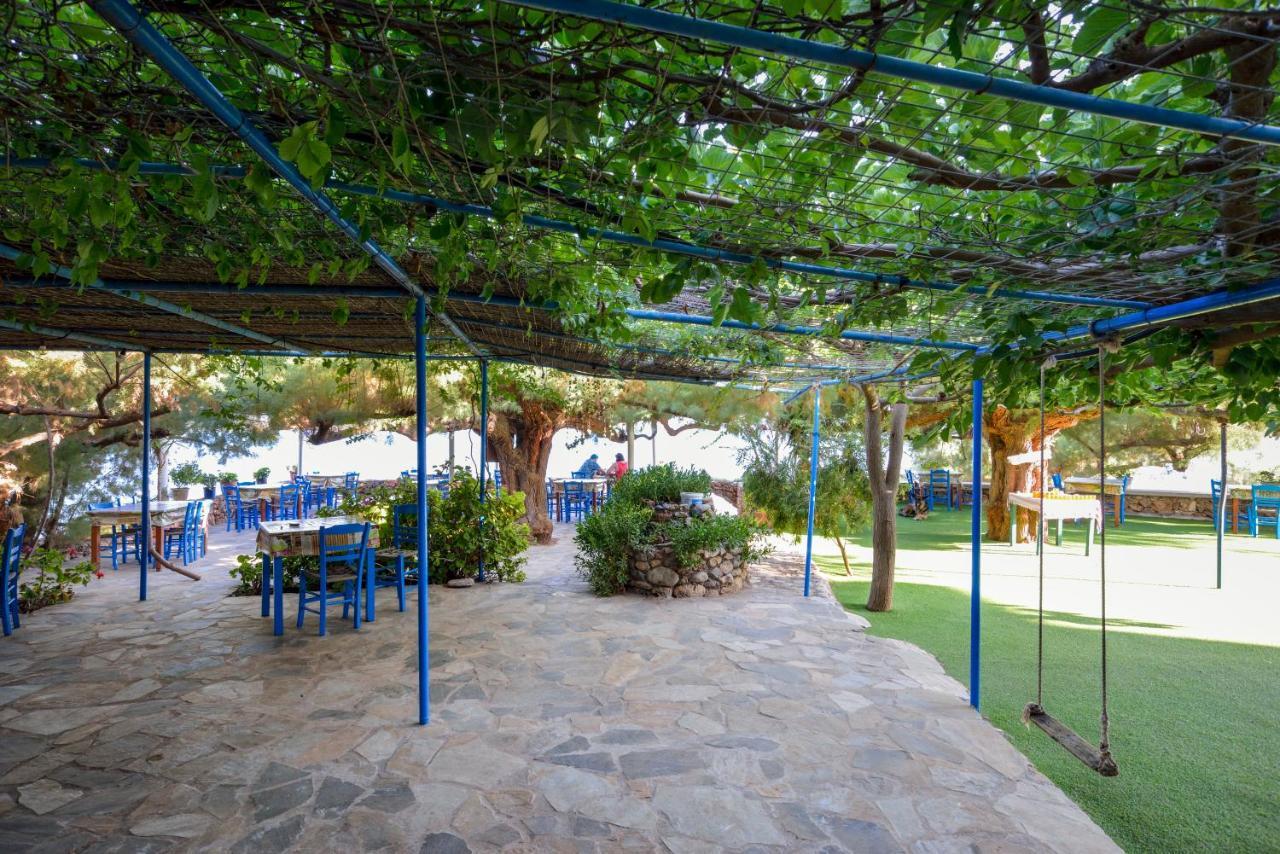 Taverna Akrogiali Loutrón Luaran gambar