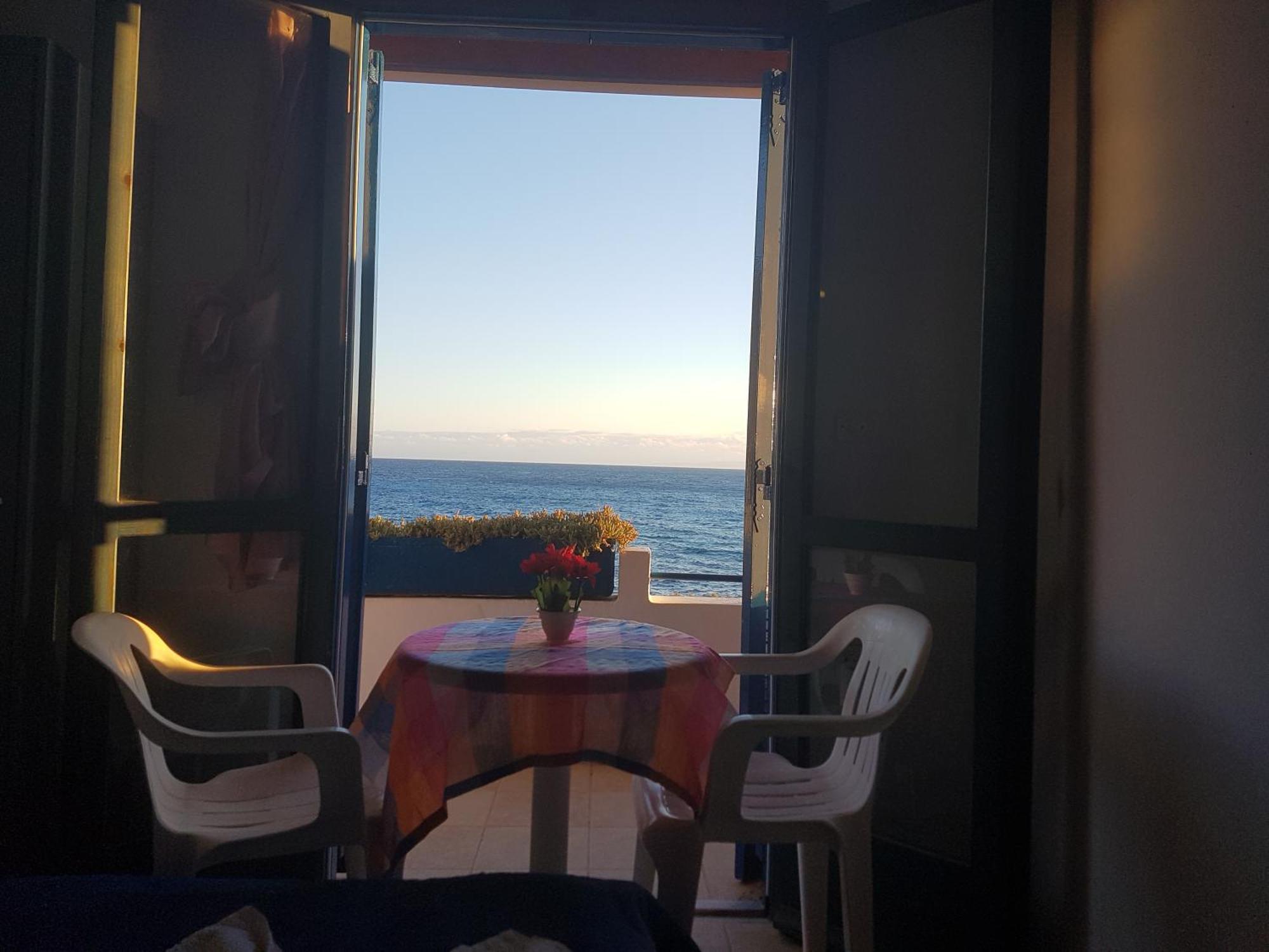 Taverna Akrogiali Loutrón Luaran gambar