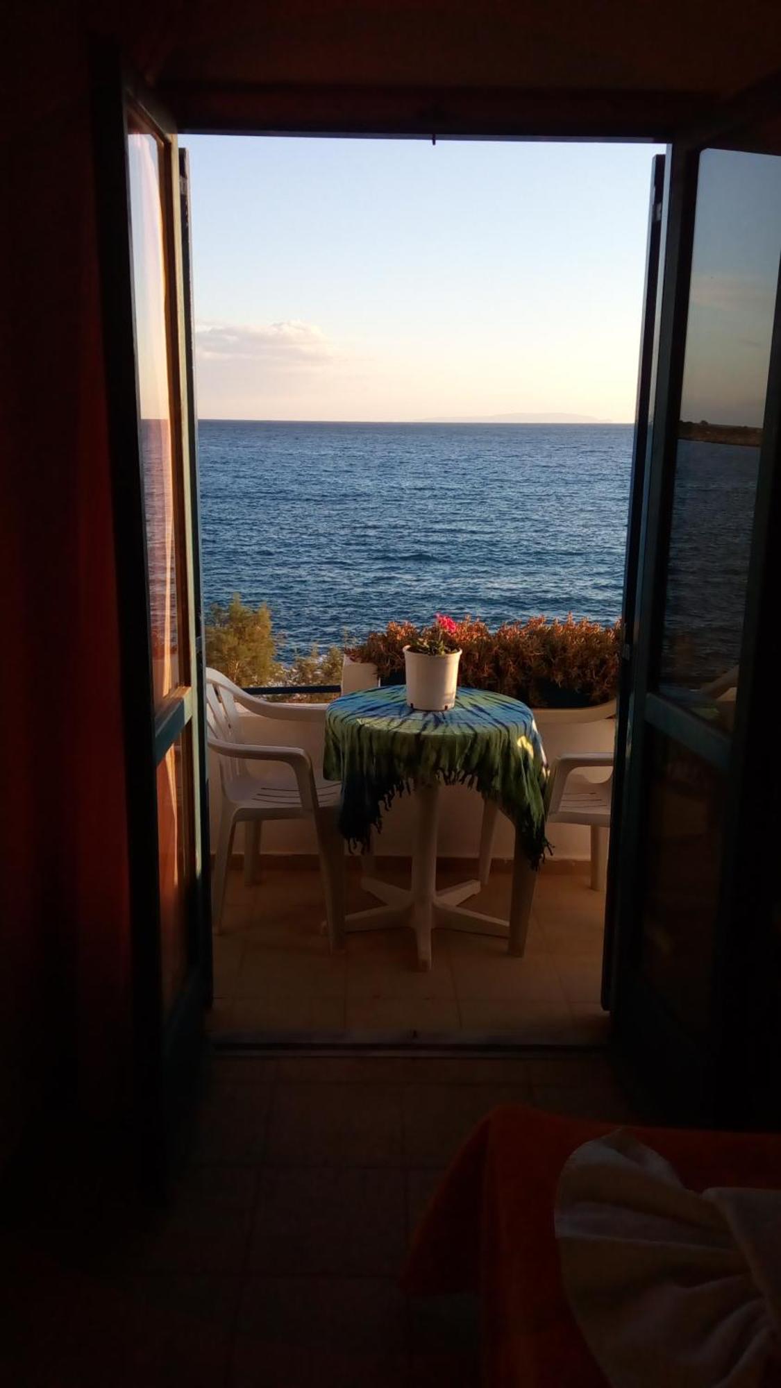 Taverna Akrogiali Loutrón Luaran gambar