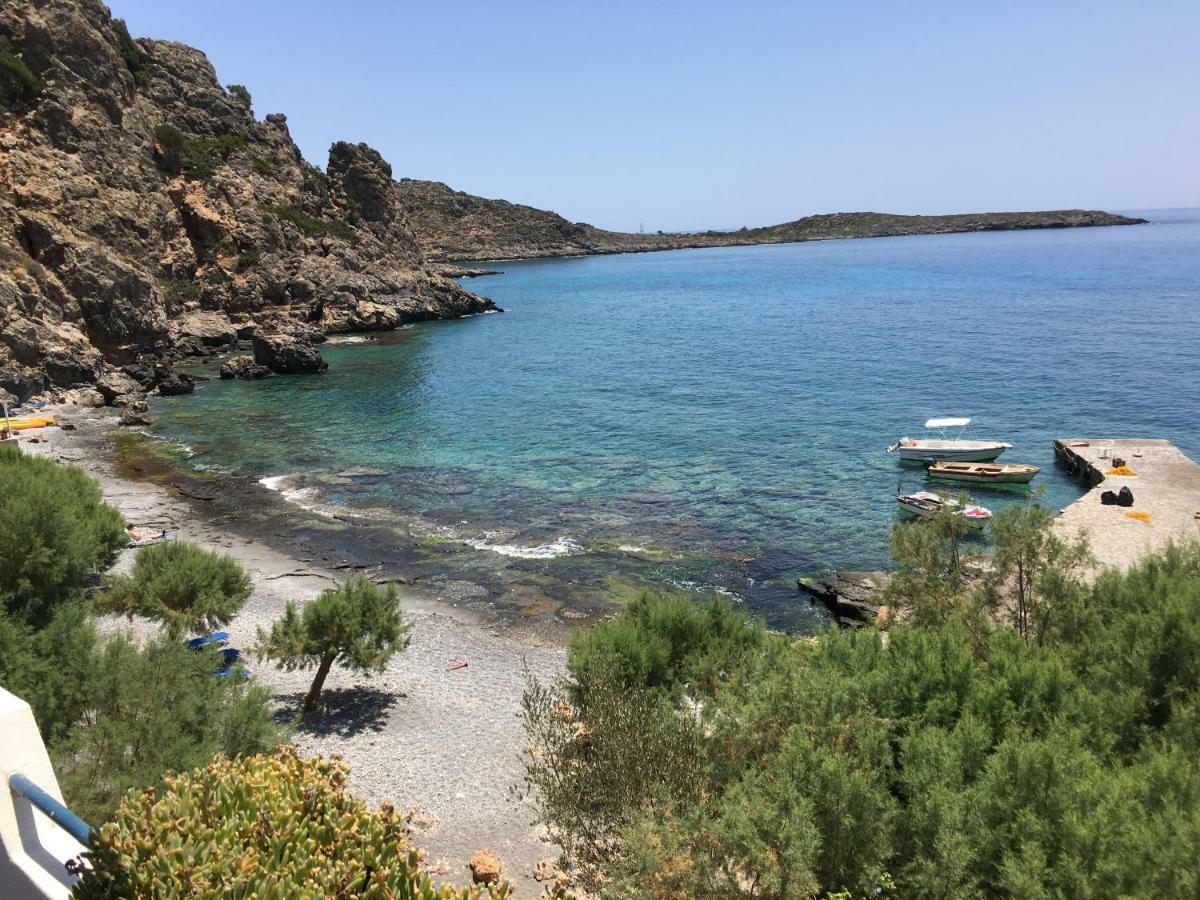 Taverna Akrogiali Loutrón Luaran gambar
