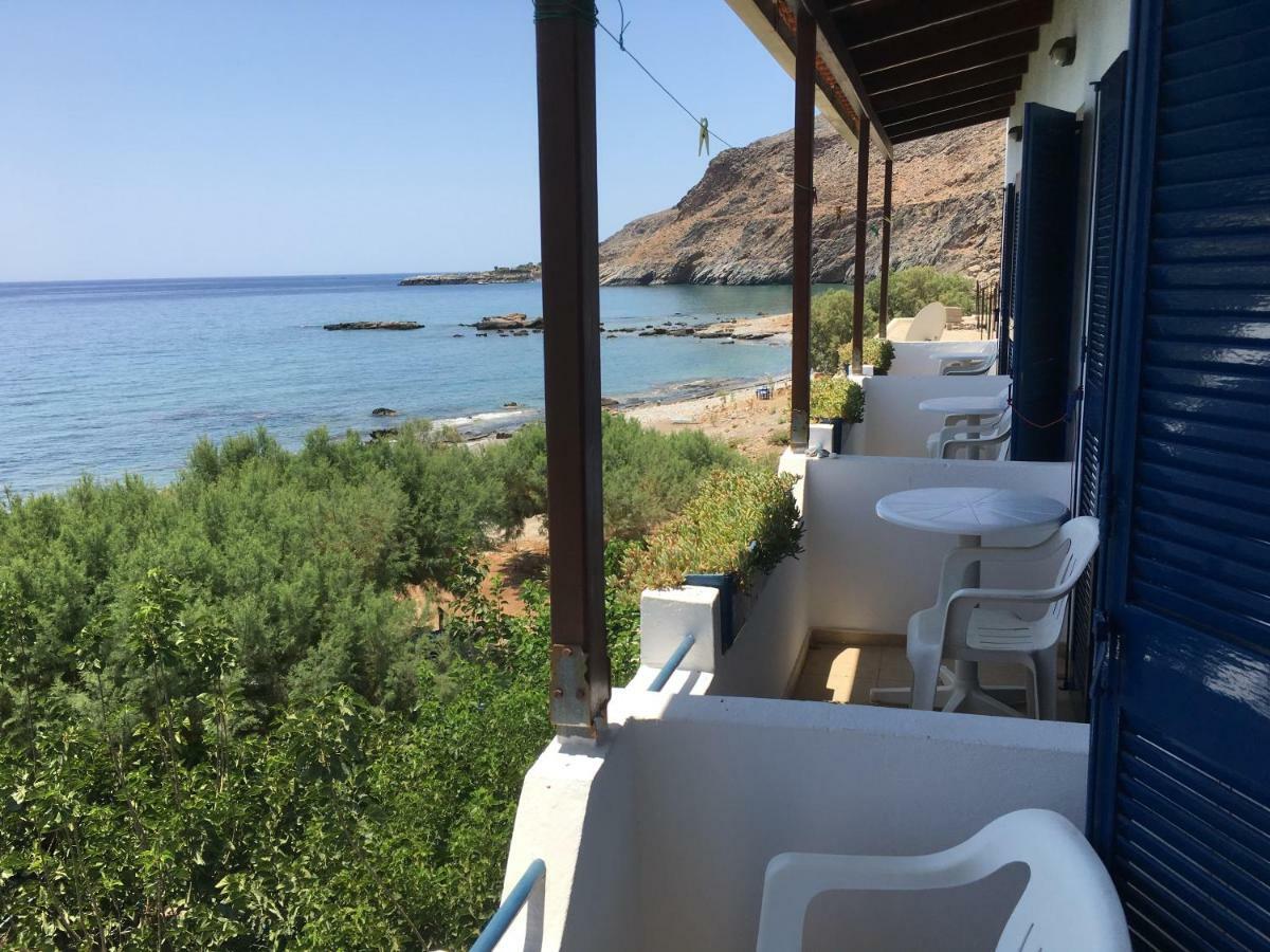 Taverna Akrogiali Loutrón Luaran gambar