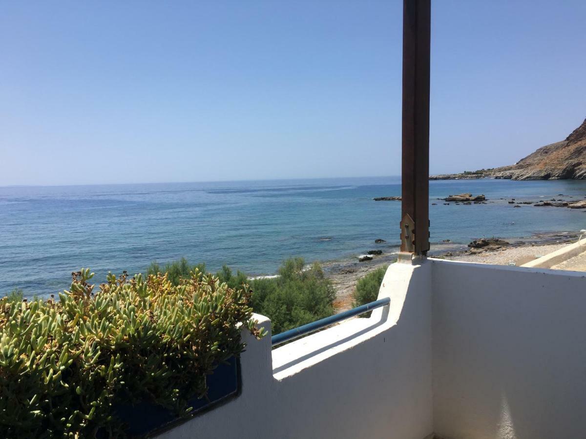 Taverna Akrogiali Loutrón Luaran gambar