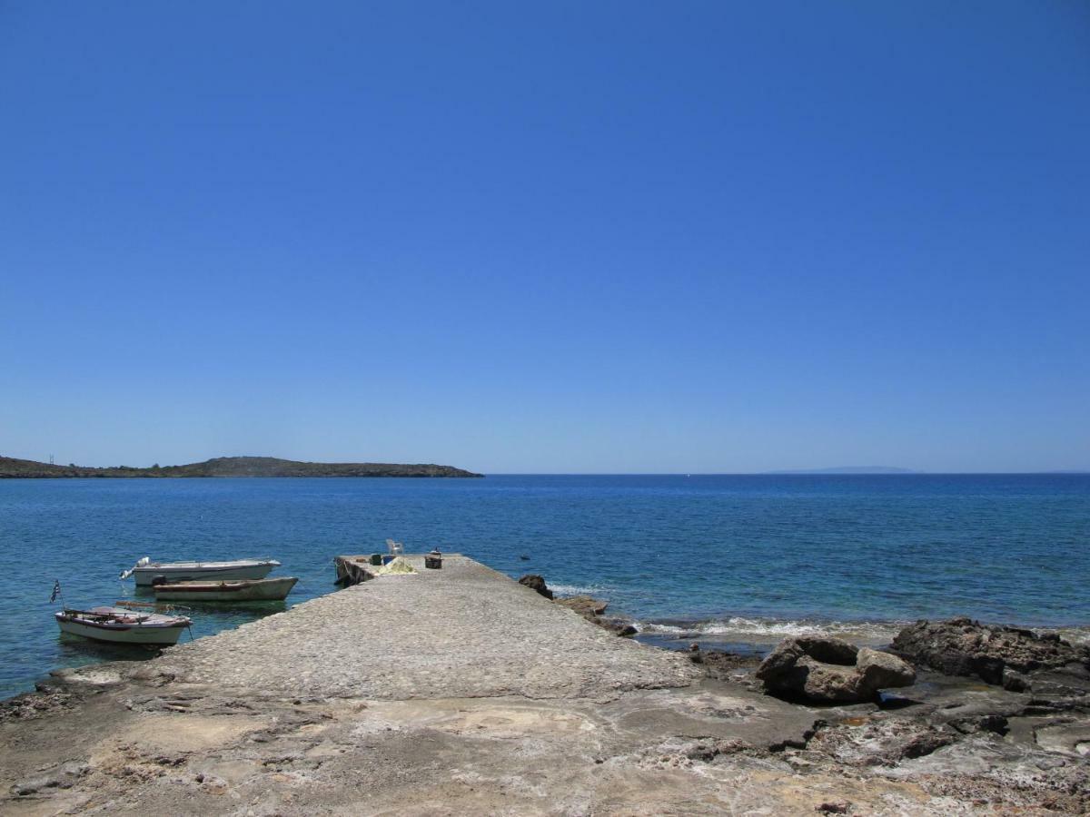 Taverna Akrogiali Loutrón Luaran gambar