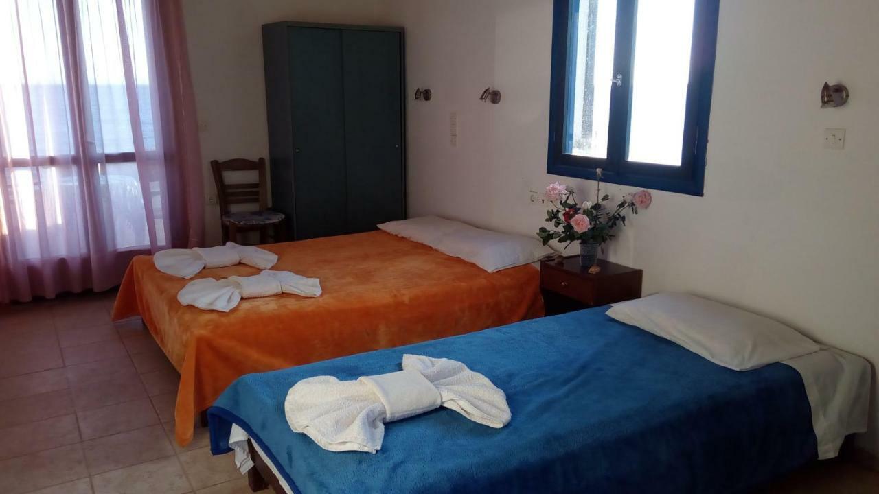 Taverna Akrogiali Loutrón Luaran gambar