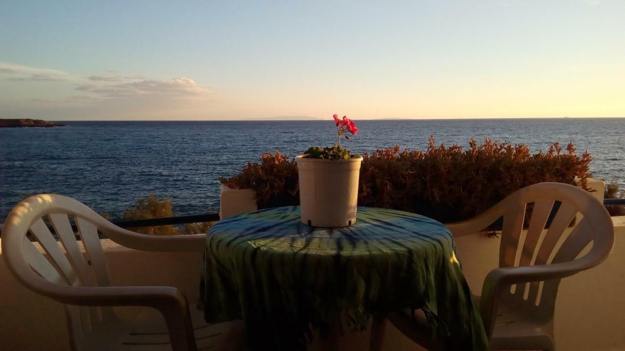 Taverna Akrogiali Loutrón Luaran gambar