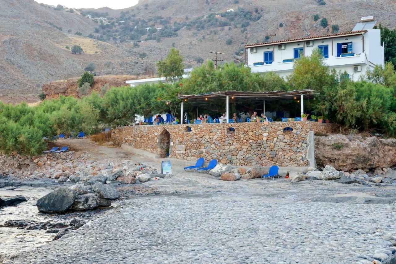 Taverna Akrogiali Loutrón Luaran gambar