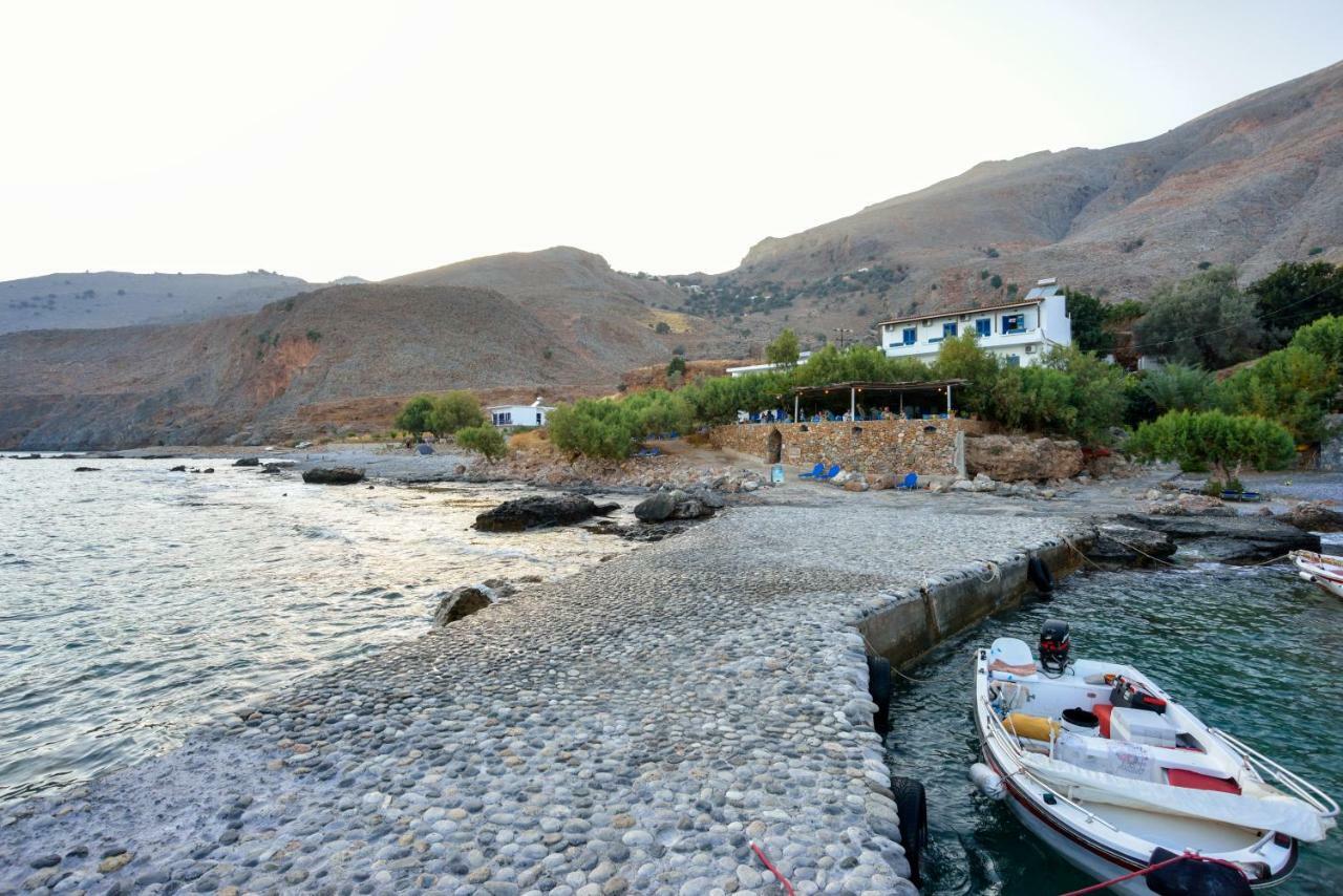 Taverna Akrogiali Loutrón Luaran gambar